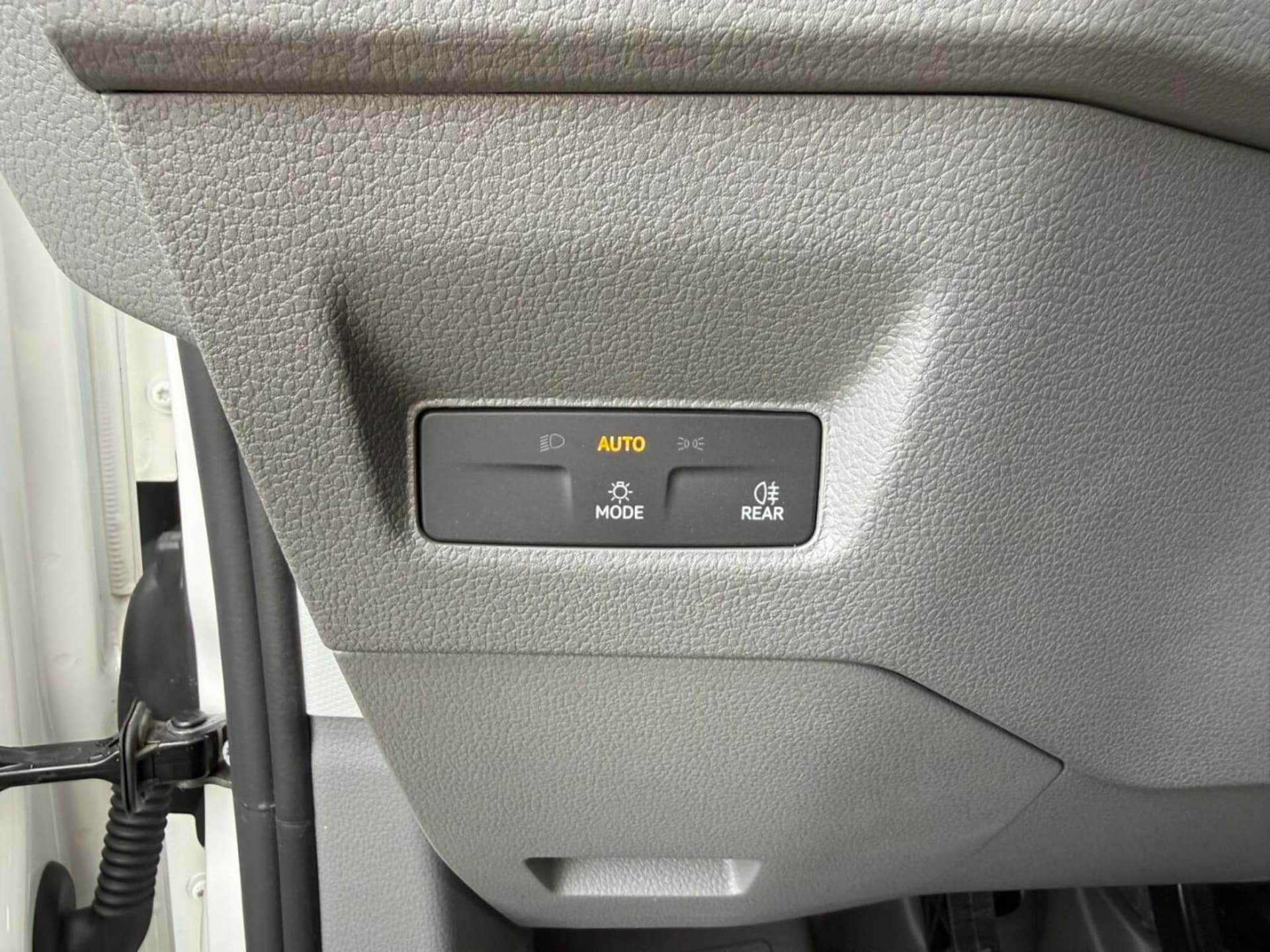 Volkswagen Crafter Furgon średni rozstaw osi