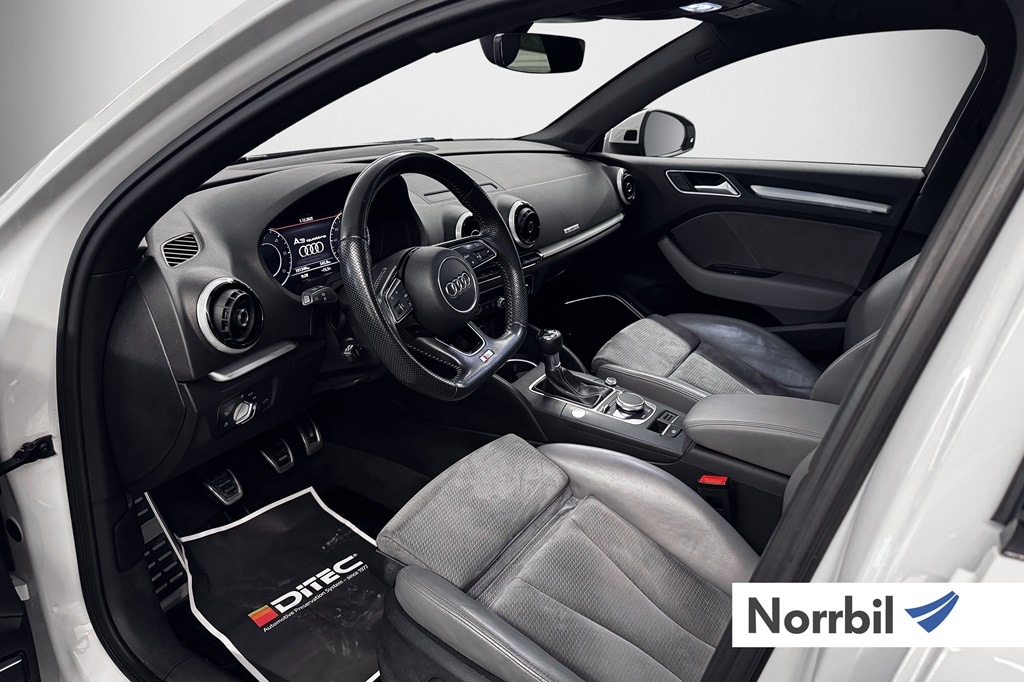 Bild som visar Audi A3 Sedan A3 Sedan 2.0 TDI quattro Sport 150 hk 6-växlad - för mer information kontakta din Audi Partner