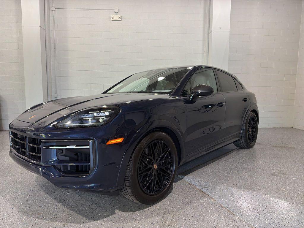 2025 Porsche Cayenne GTS's photo