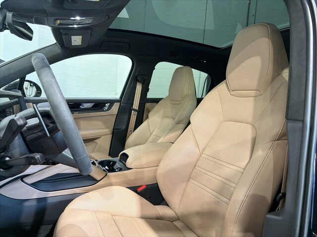 2025 Porsche Cayenne Hybrid