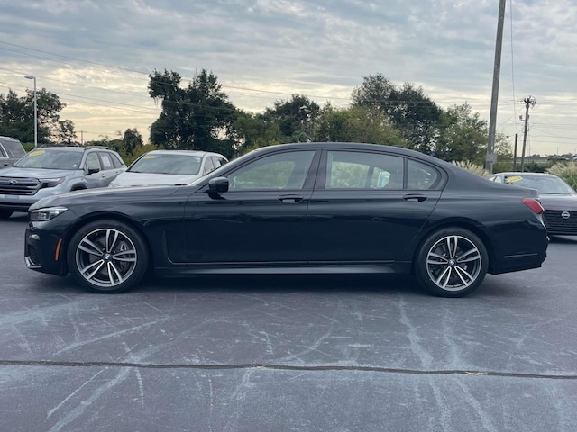 2022 BMW 740