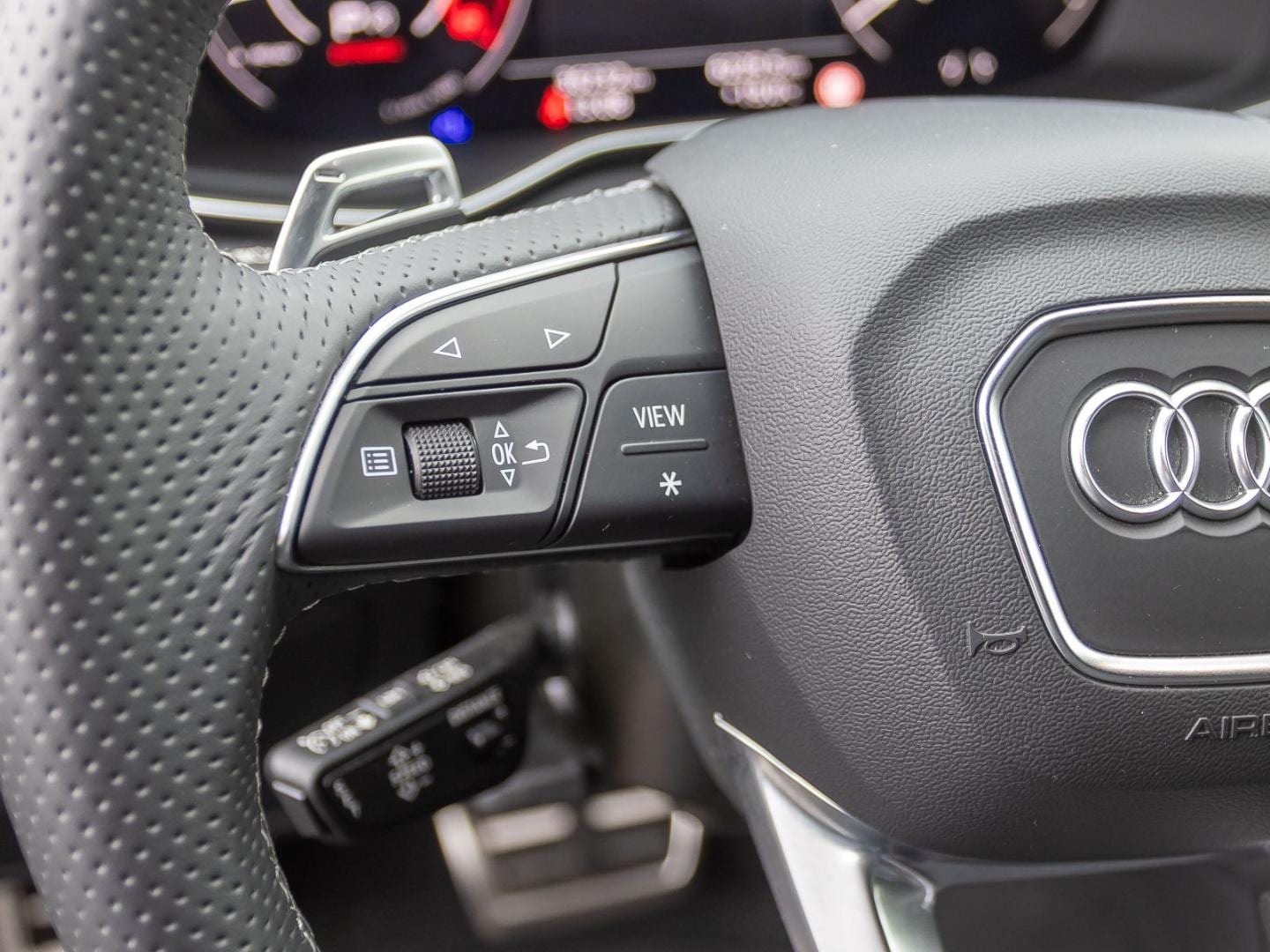 Bild über Audi RS 4 Avant TFSI quattro tiptronic - für weitere Informationen kontaktieren Sie den Audi Partner