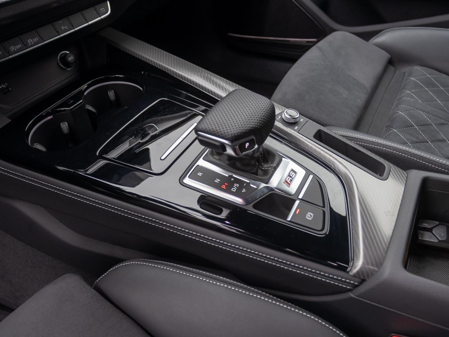 Bild über Audi RS 4 Avant TFSI quattro tiptronic - für weitere Informationen kontaktieren Sie den Audi Partner