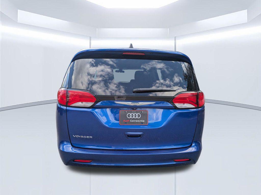 2021 Chrysler Voyager LX - Photo 6