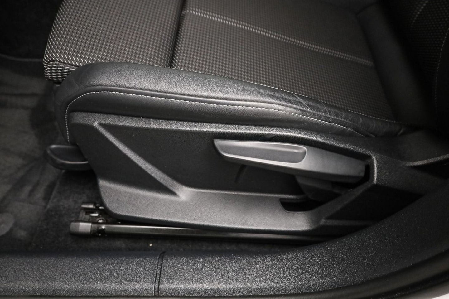 Bild über Audi S3 Sportback TFSI quattro S tronic - für weitere Informationen kontaktieren Sie den Audi Partner