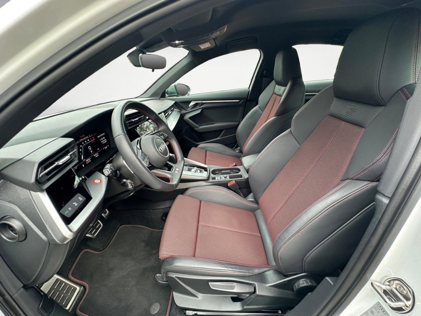 Bild über Audi S3 Limousine TFSI quattro S tronic - für weitere Informationen kontaktieren Sie den Audi Partner