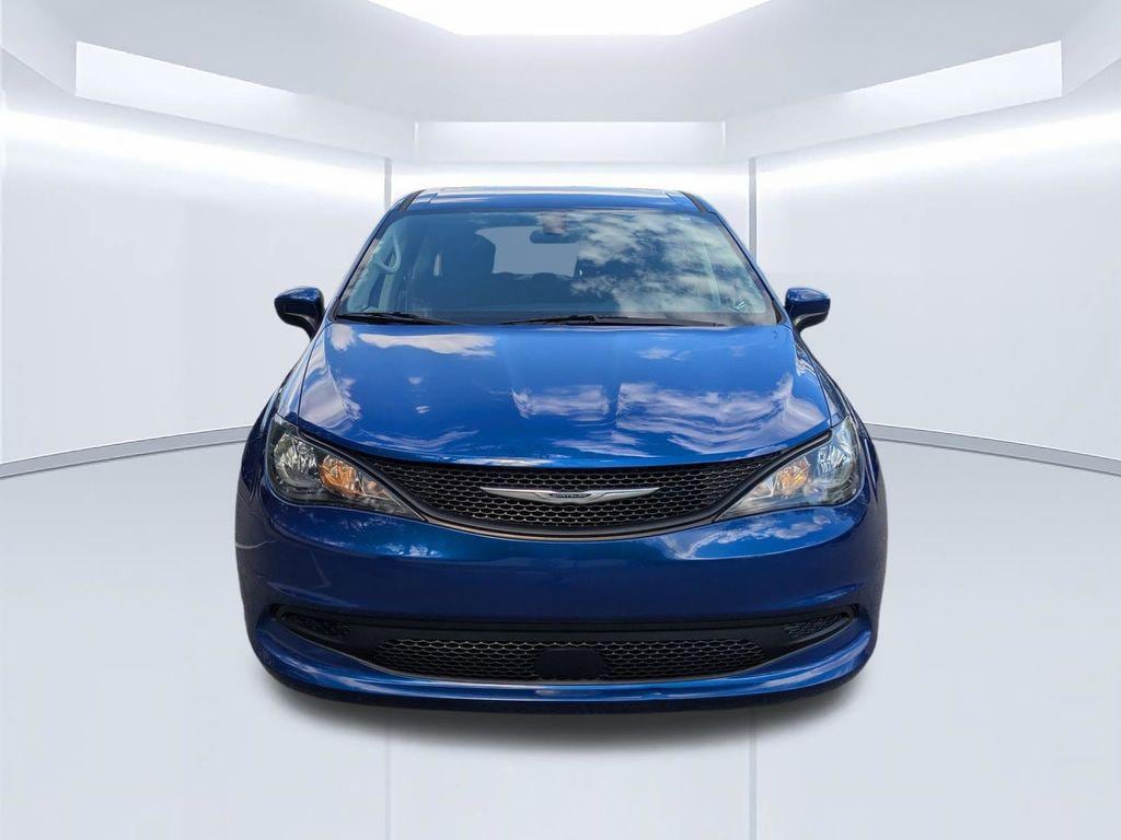 2021 Chrysler Voyager LX - Photo 7