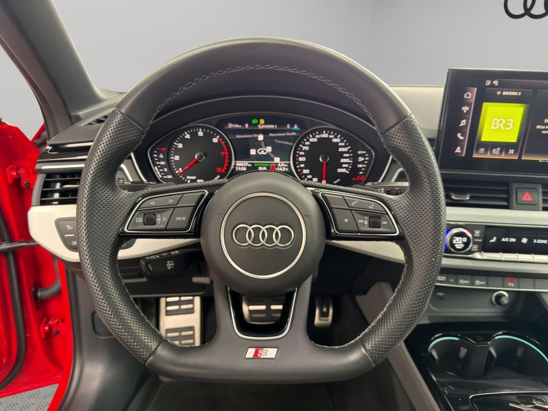Audi A4 Avant S line