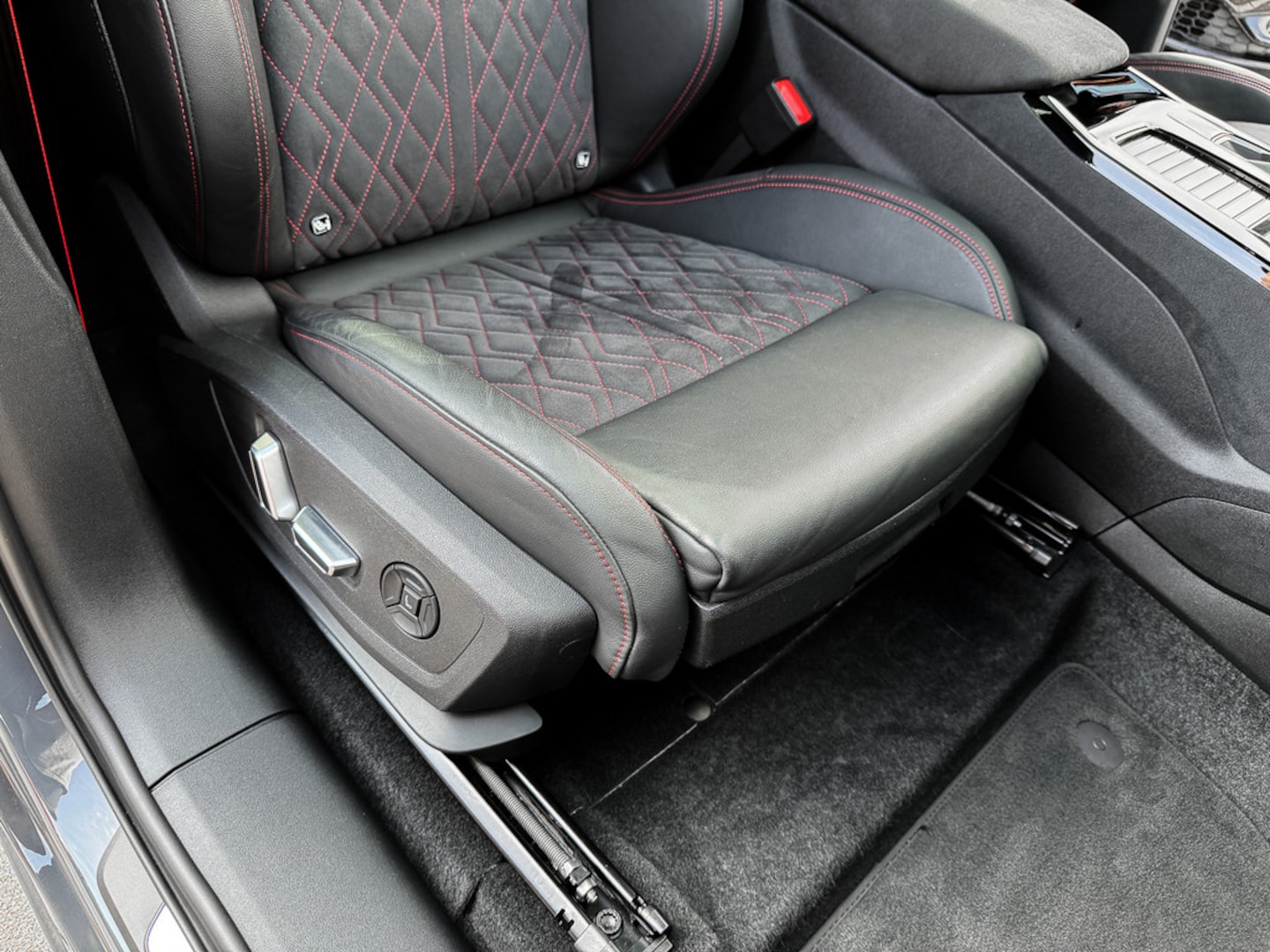 Bild über Audi Q6 SUV e-tron e-tron quattro - für weitere Informationen kontaktieren Sie den Audi Partner