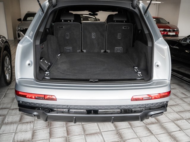 Image about Audi Q7 SUV TFSI e S line 55 TFSI e quattro tiptronic