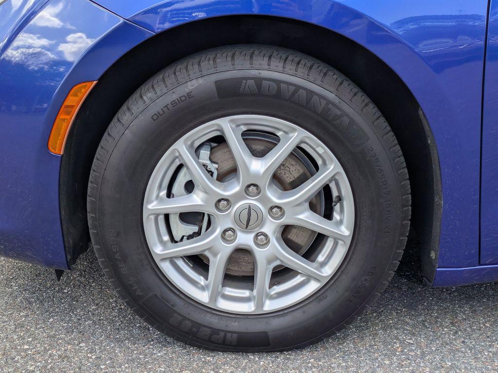 2021 Chrysler Voyager LX - Photo 9
