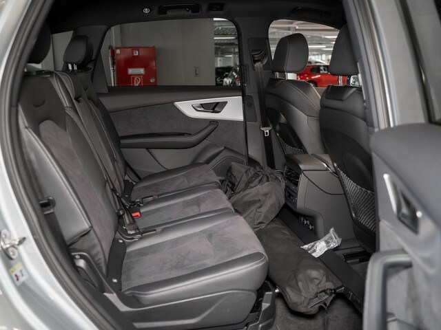 Image about Audi Q7 SUV TFSI e S line 55 TFSI e quattro tiptronic