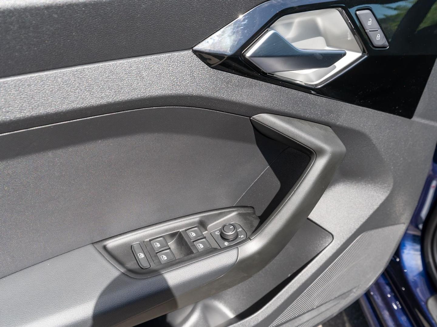 Bild über Audi A1 Sportback S line 30 TFSI S tronic - für weitere Informationen kontaktieren Sie den Audi Partner