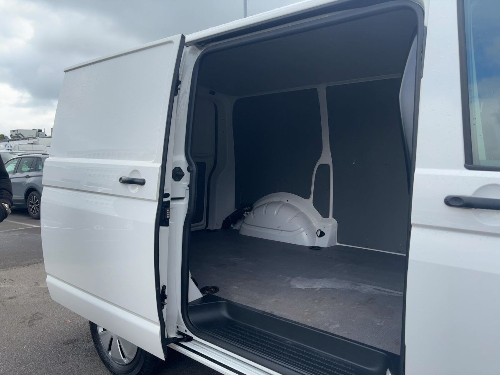 Volkswagen T6.1 Transporter Kasten kurzer Radstand – Bild 14