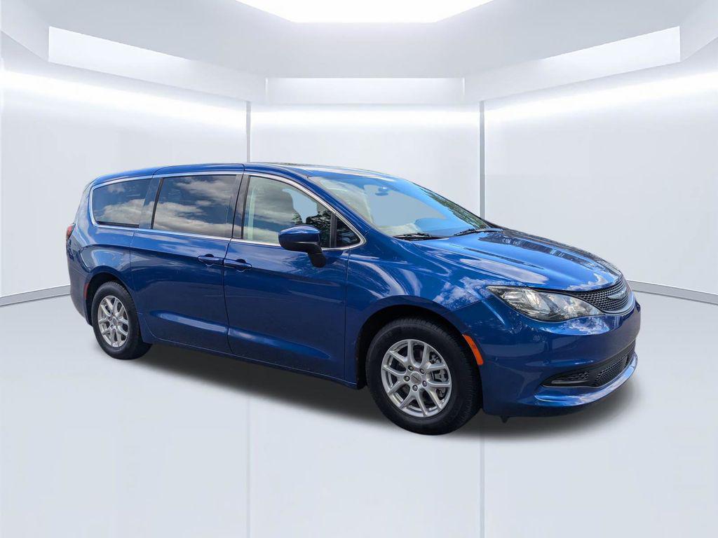 2021 Chrysler Voyager LX - Photo 11