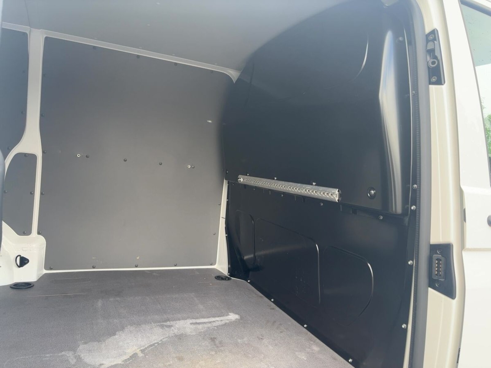 Volkswagen T6.1 Transporter Kasten kurzer Radstand – Bild 15
