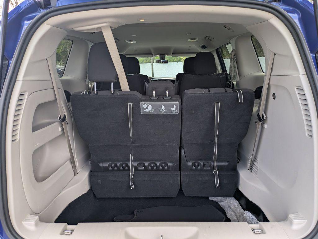 2021 Chrysler Voyager LX - Photo 13