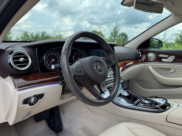 2017 Mercedes-Benz E 300