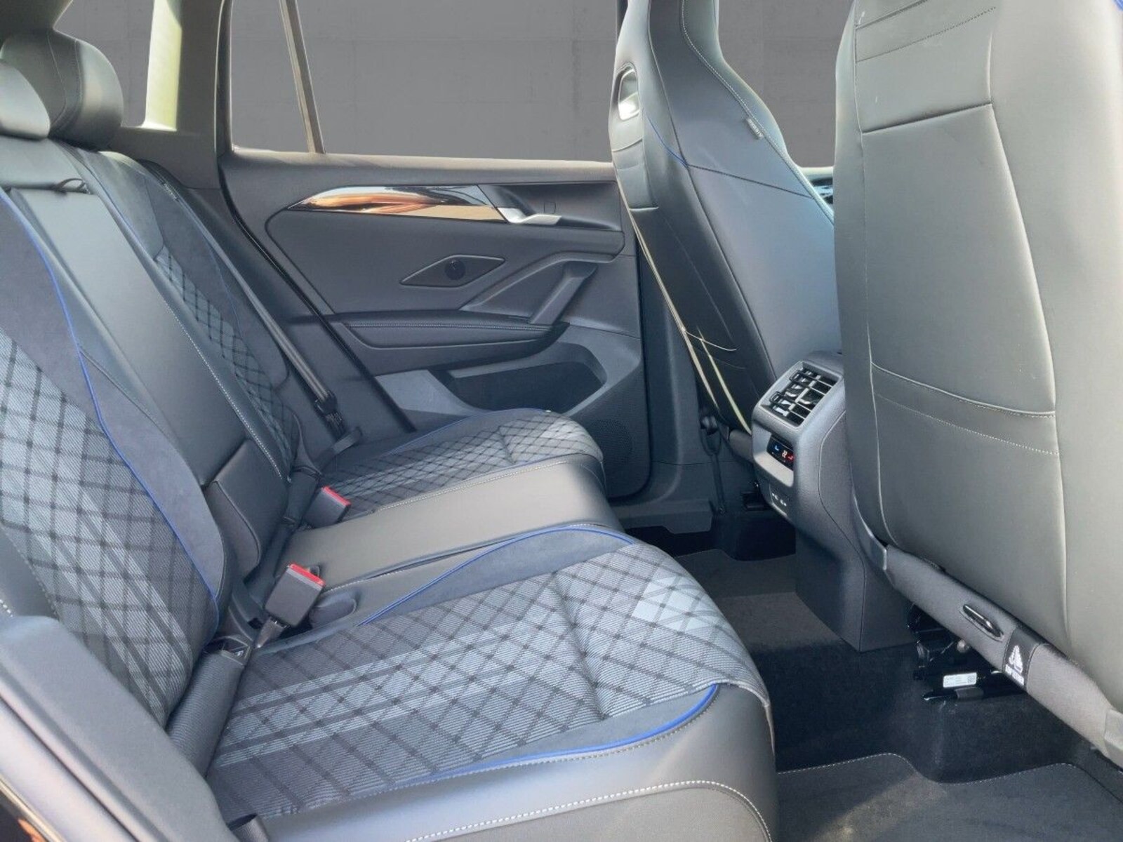 Volkswagen Tiguan – Bild 12
