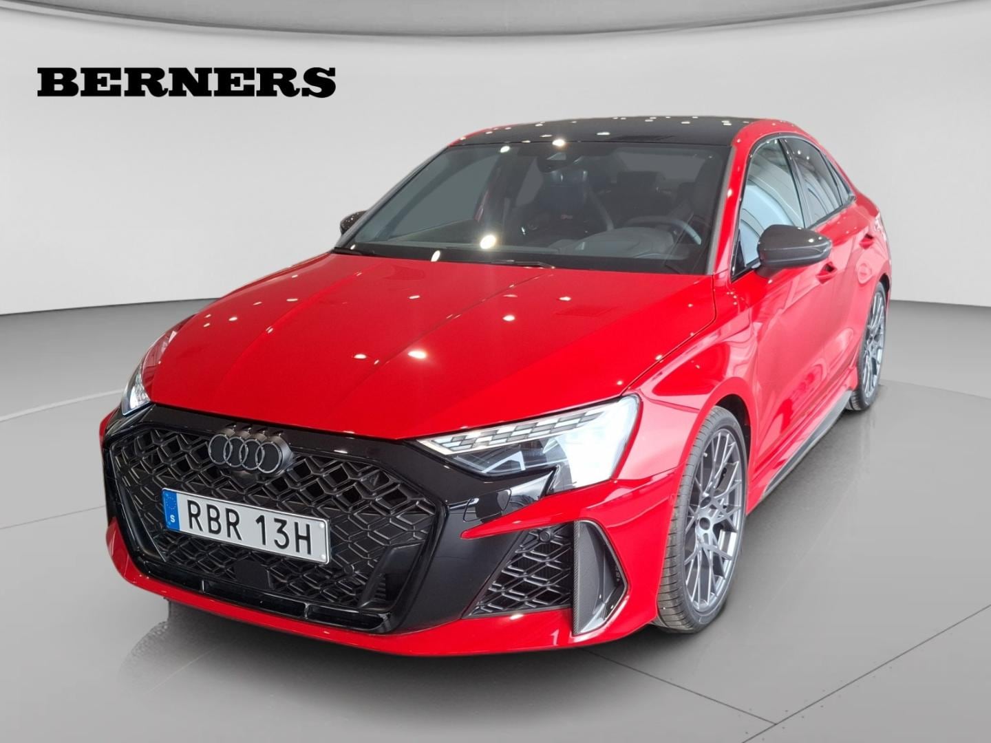 Bild som visar Audi RS 3 Sedan RS 3 Sedan 400 hk S tronic - för mer information kontakta din Audi Partner