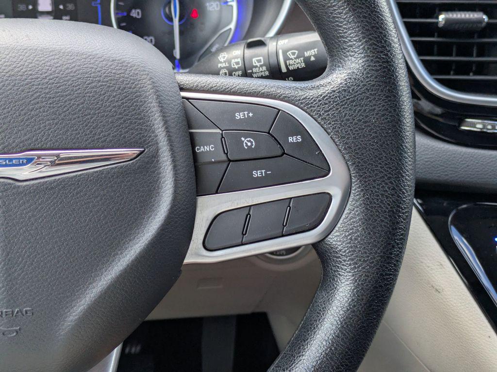 2021 Chrysler Voyager LX - Photo 16