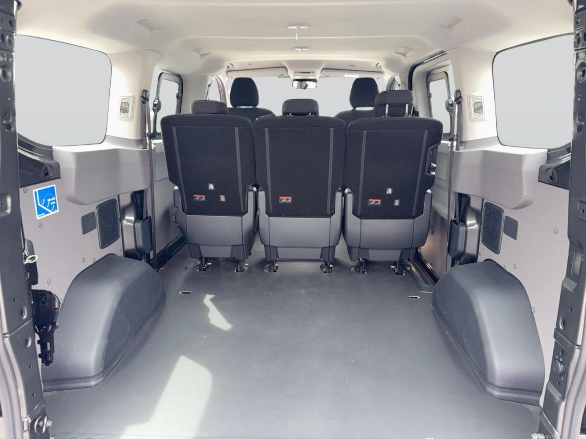 Volkswagen Transporter Kombi kurzer Radstand