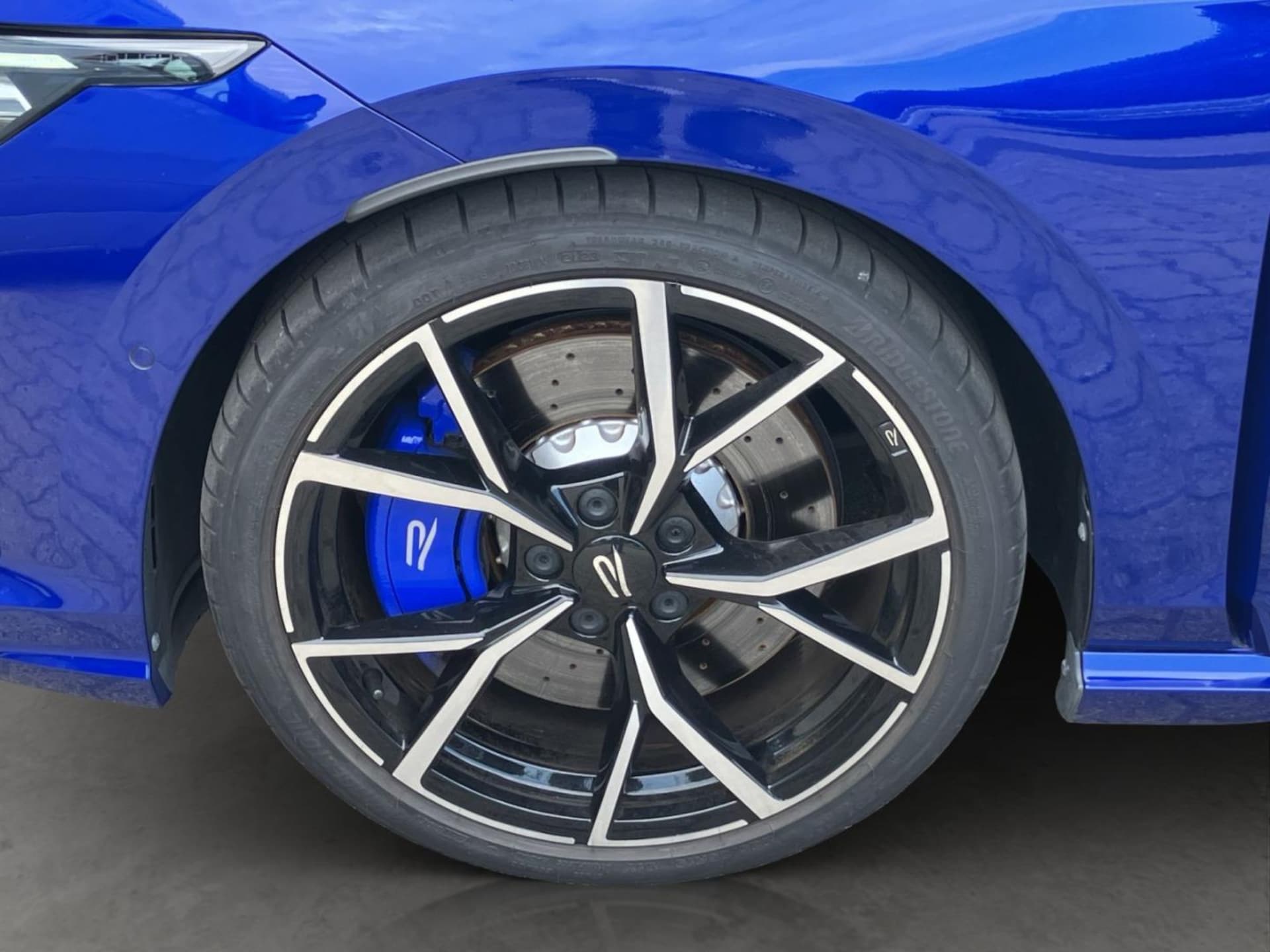 Volkswagen Golf Variant R