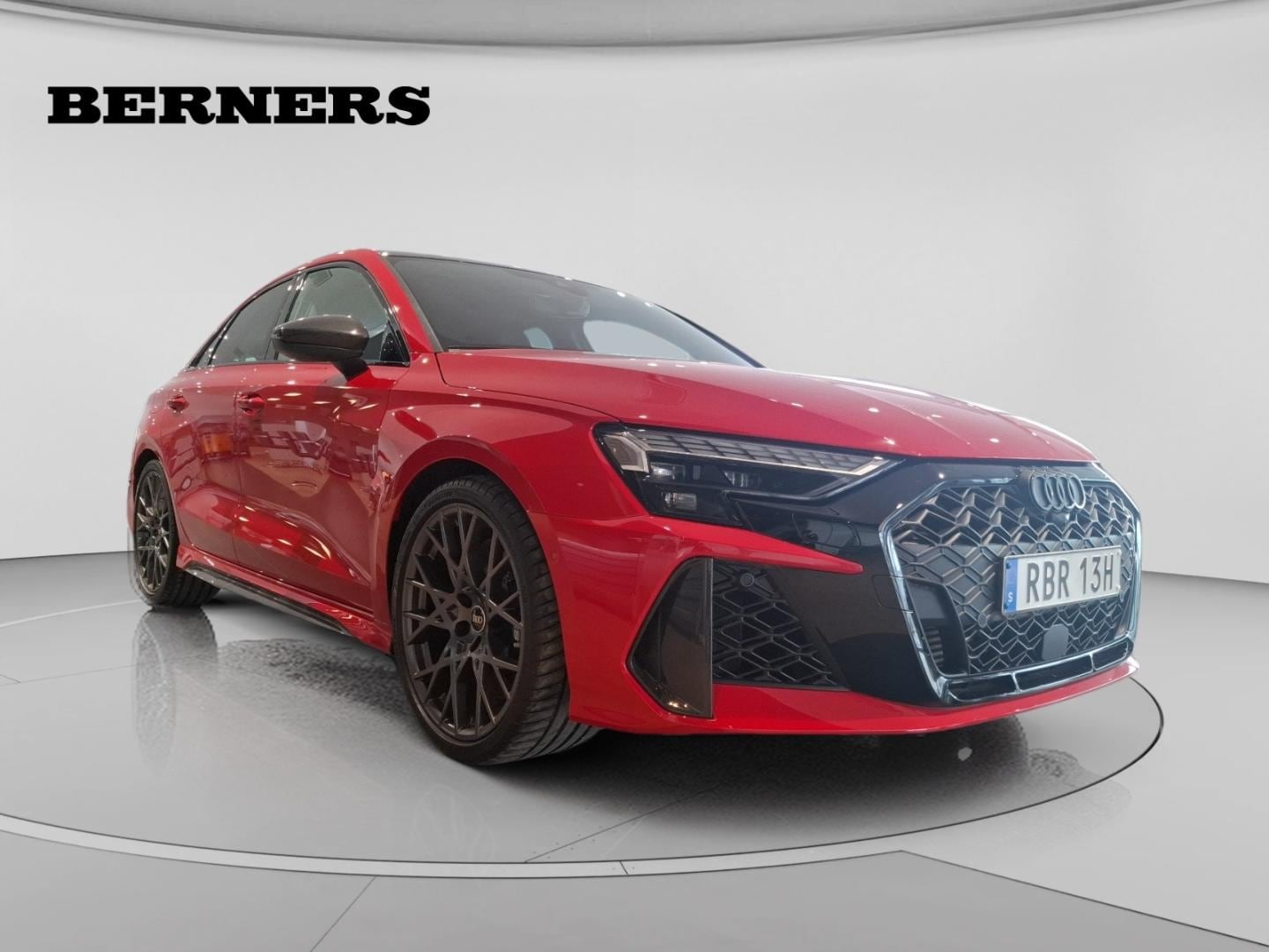 Bild som visar Audi RS 3 Sedan RS 3 Sedan 400 hk S tronic - för mer information kontakta din Audi Partner