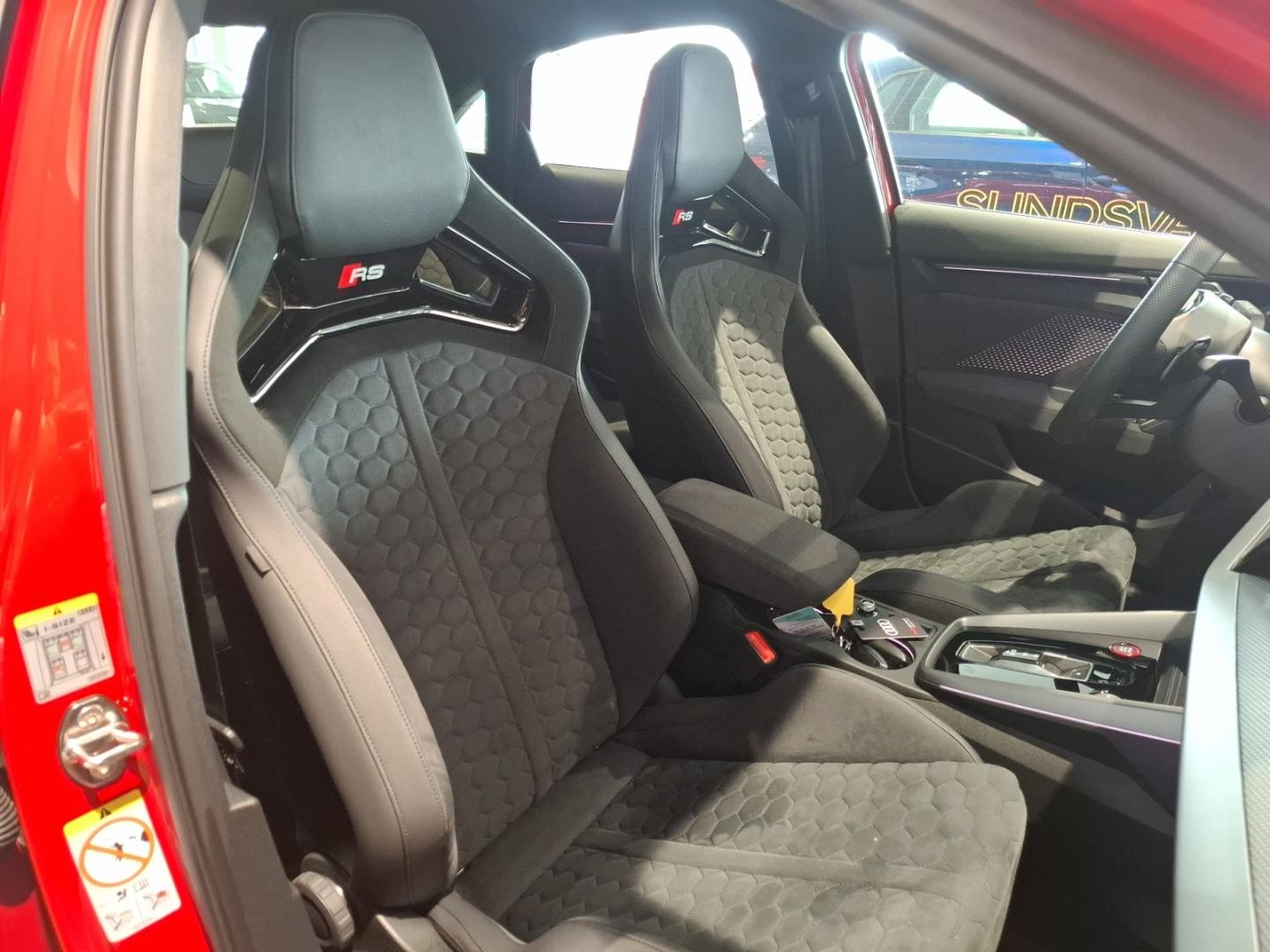 Bild som visar Audi RS 3 Sedan RS 3 Sedan 400 hk S tronic - för mer information kontakta din Audi Partner