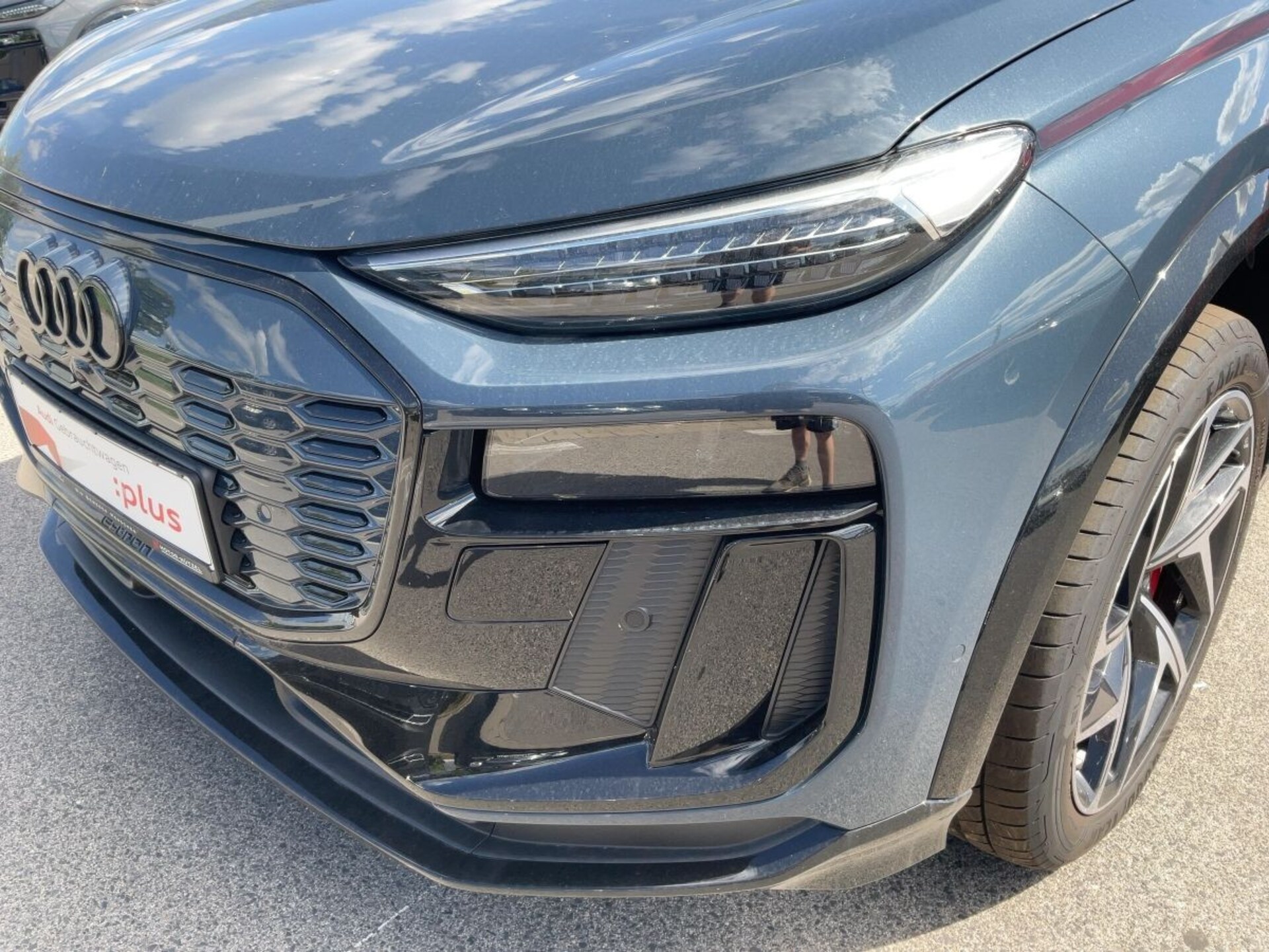 Audi SQ6 SUV e-tron