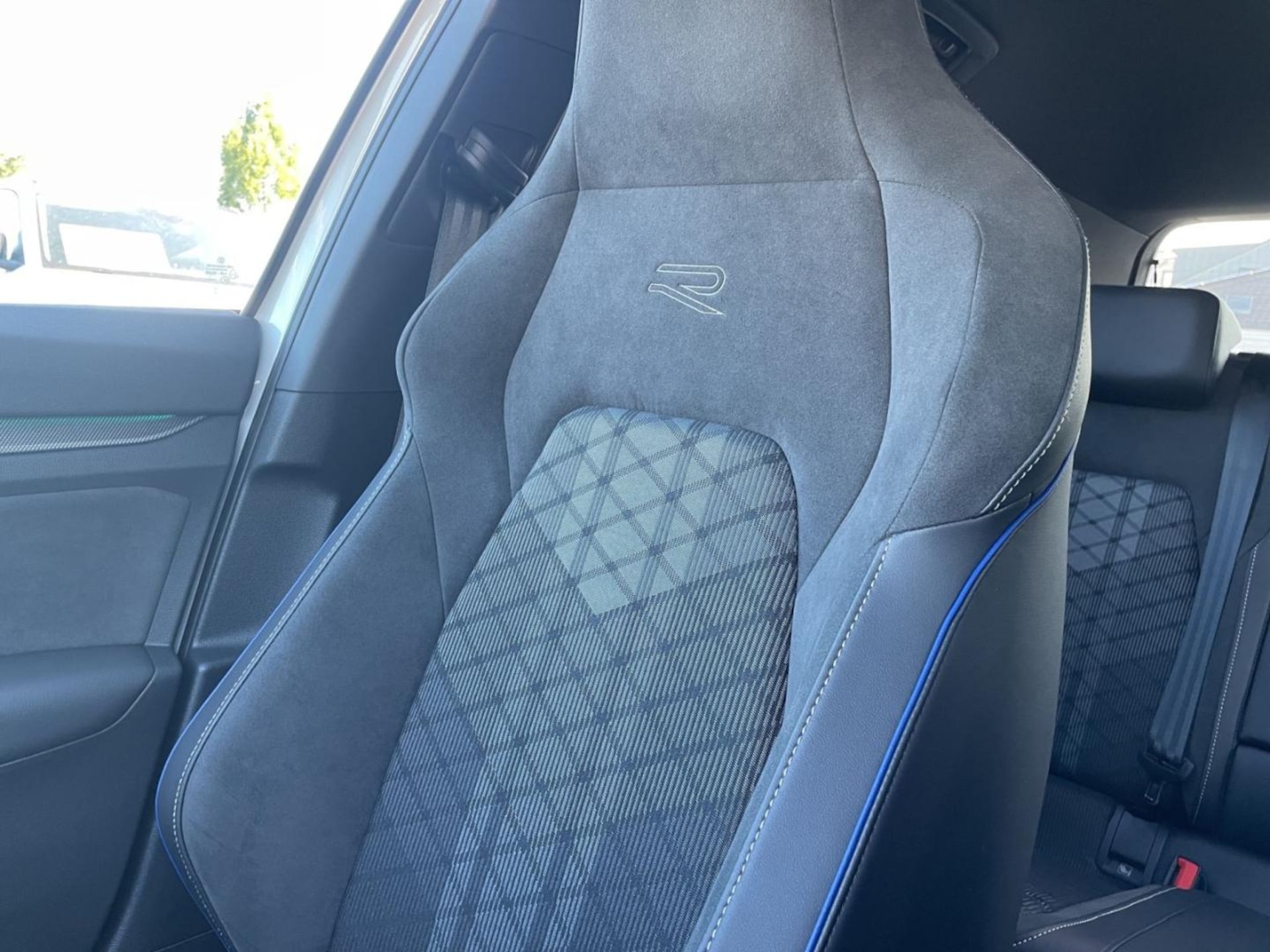 Volkswagen Golf R-Line