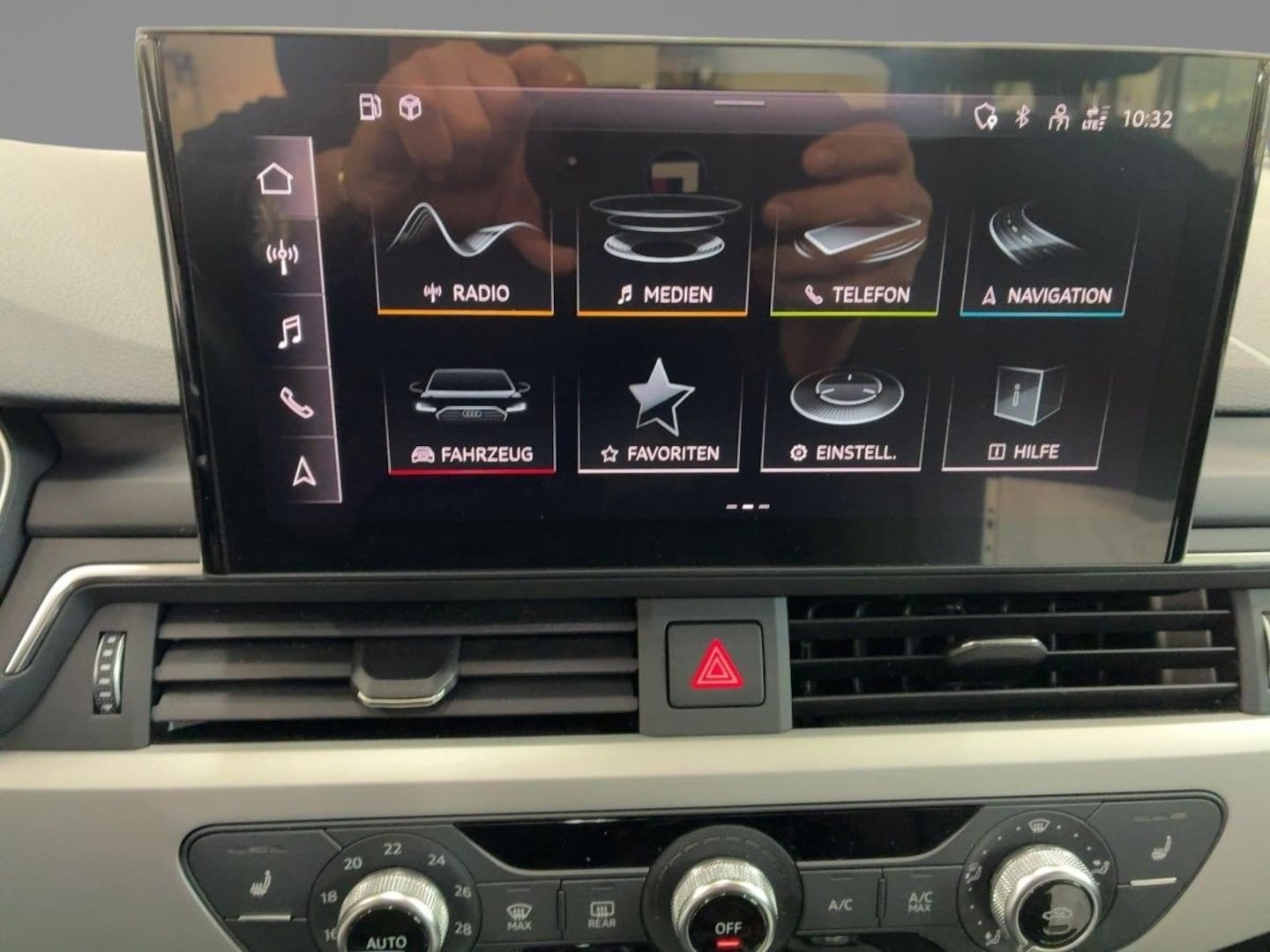 Bild über Audi A4 Avant 40 TFSI S tronic - für weitere Informationen kontaktieren Sie den Audi Partner