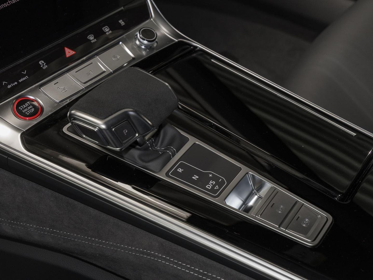 Image about Audi RS 6 Avant performance quattro tiptronic