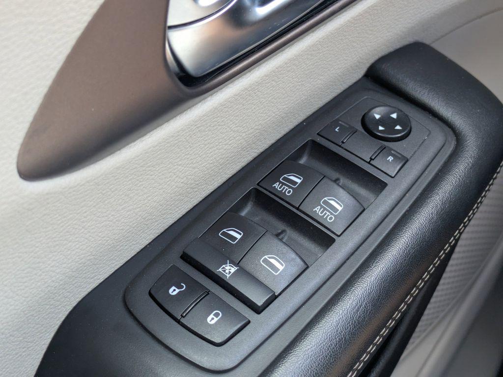 2021 Chrysler Voyager LX - Photo 23