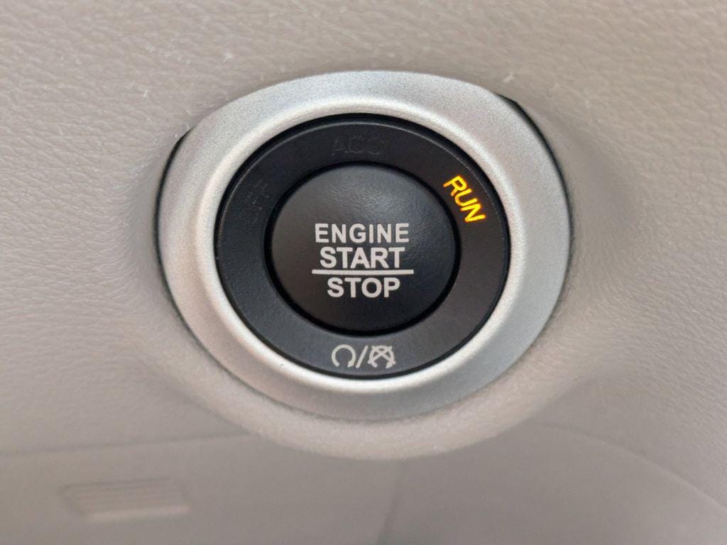 2021 Chrysler Voyager LX - Photo 24