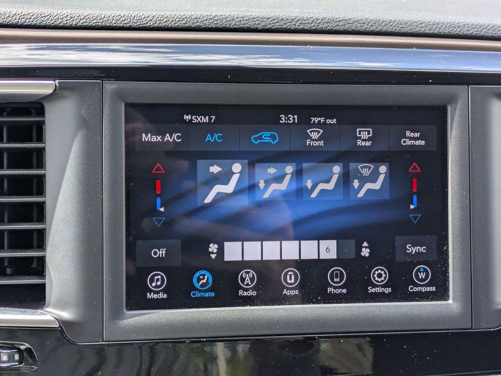 2021 Chrysler Voyager LX - Photo 25