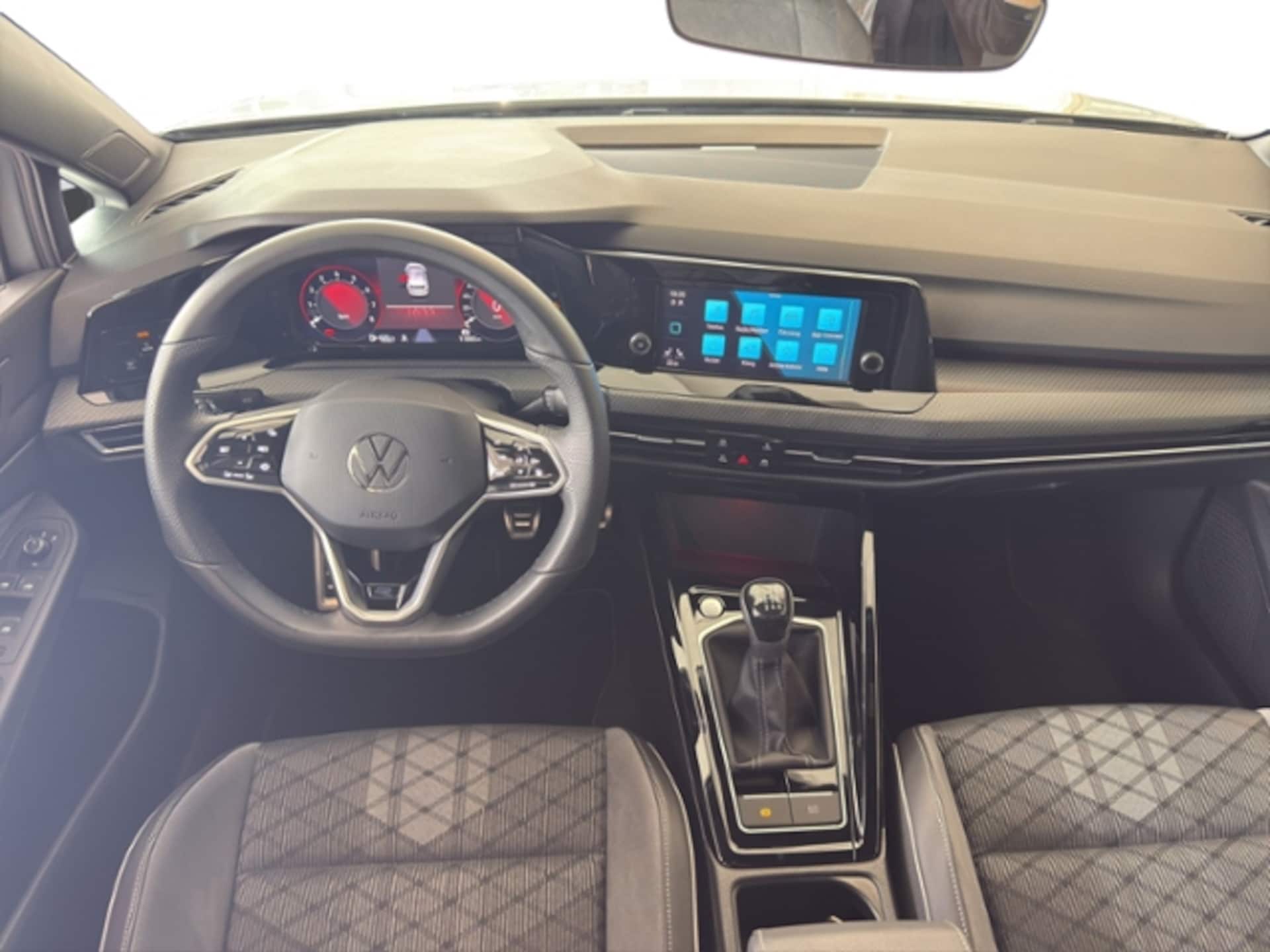 Volkswagen Golf R-Line