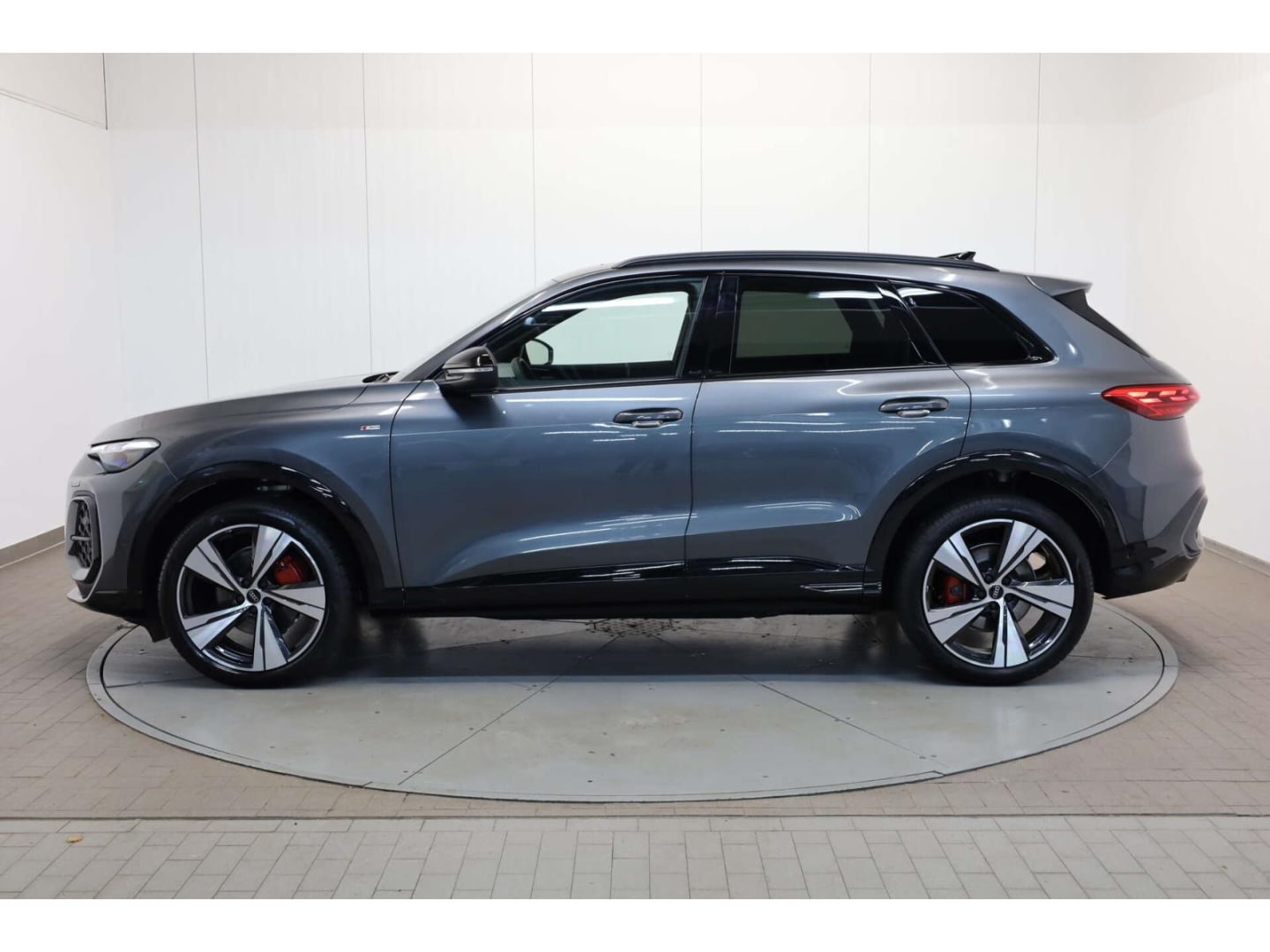 Bild über Audi Q5 SUV TFSI quattro 150 kW S tronic - für weitere Informationen kontaktieren Sie den Audi Partner