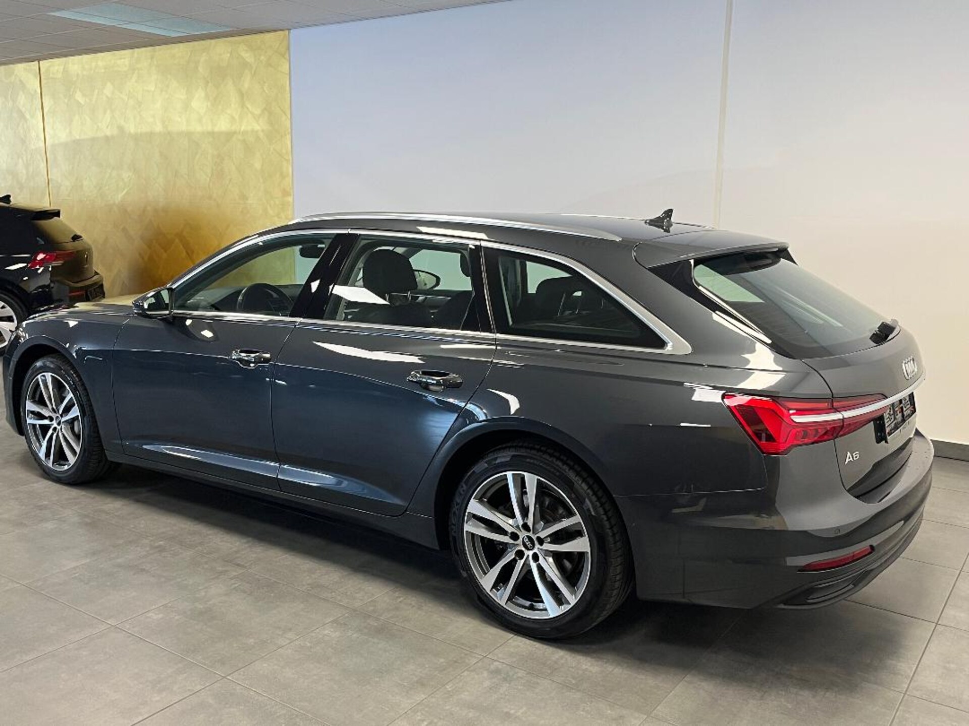 Audi A6 Avant Advance