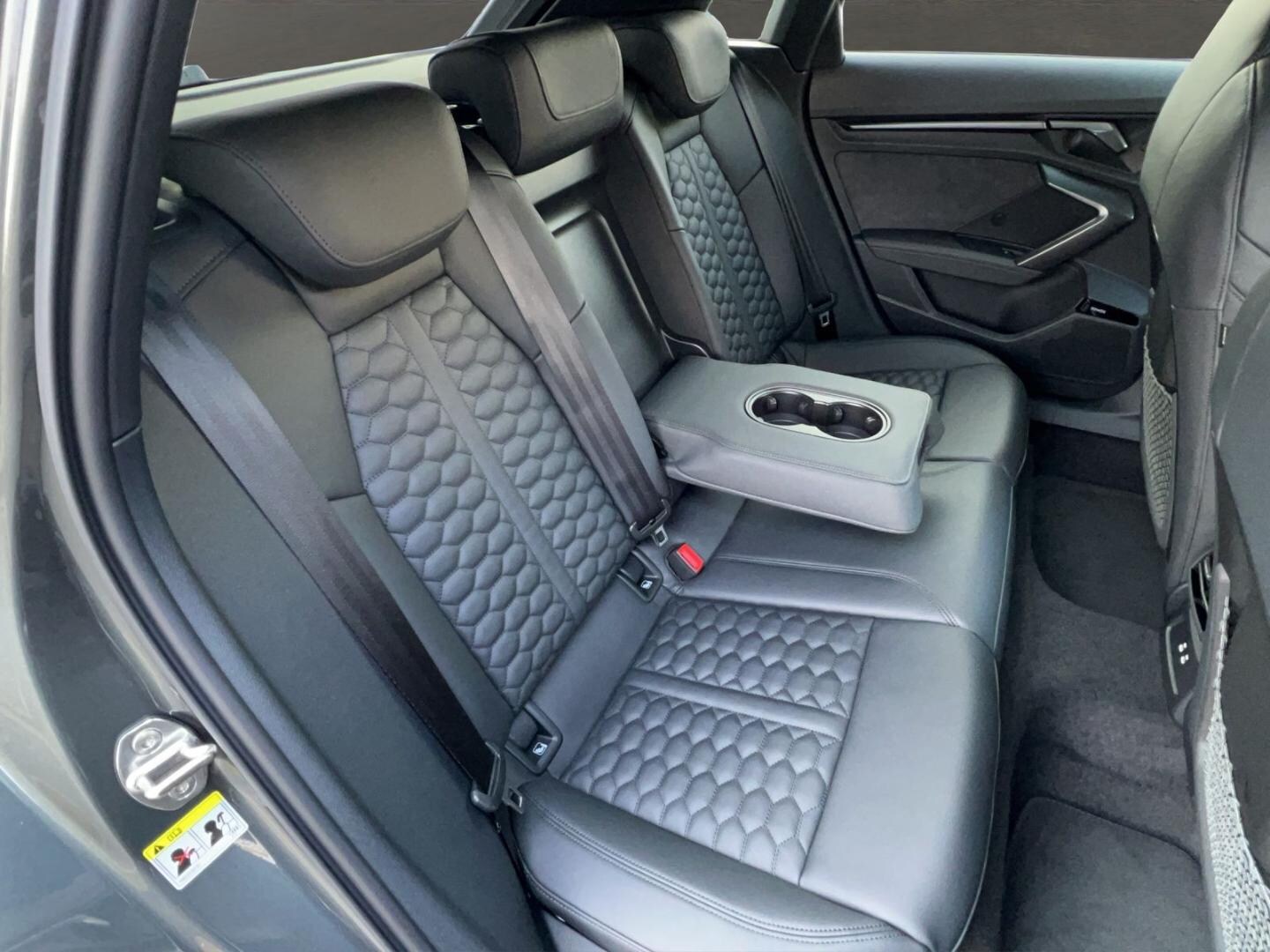Bild über Audi RS 3 Sportback TFSI quattro S tronic - für weitere Informationen kontaktieren Sie den Audi Partner