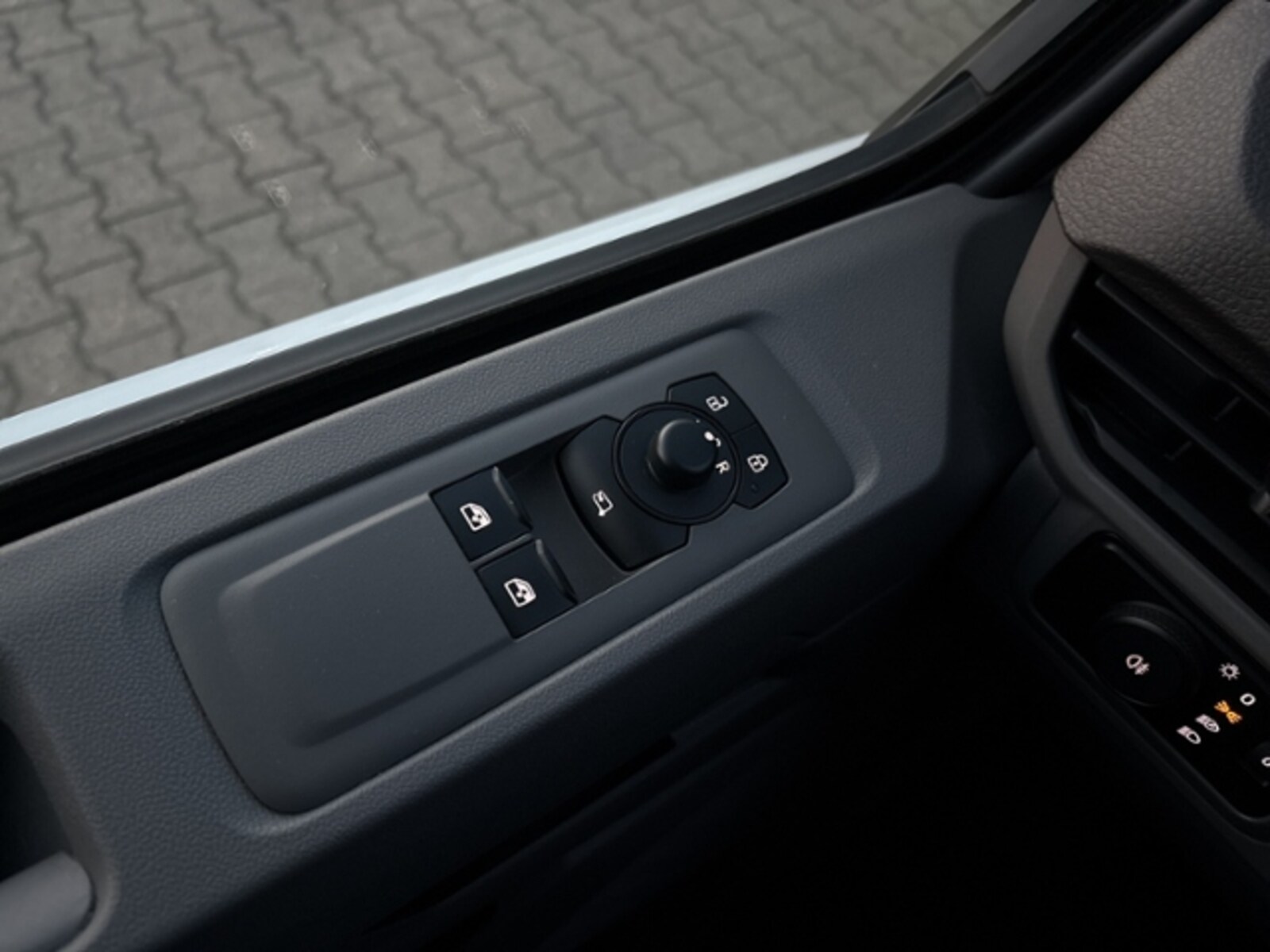 Volkswagen Transporter Kasten langer Radstand – Bild 23