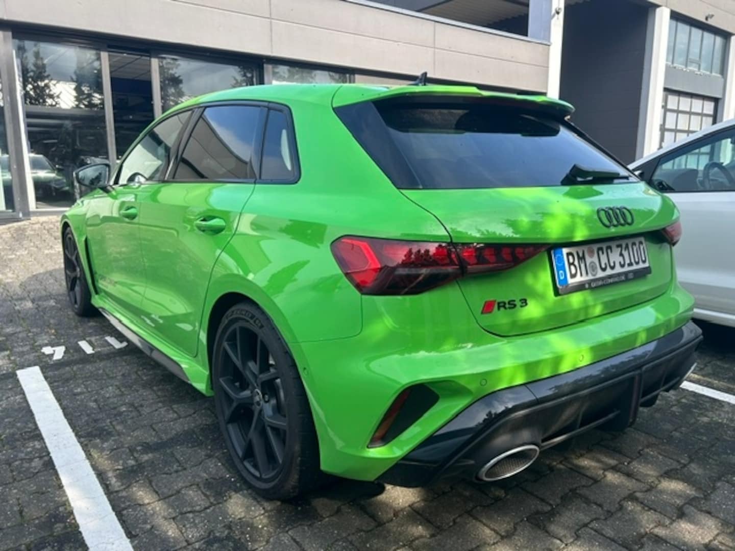 Bild über Audi RS 3 Sportback TFSI quattro 294 kW S tronic - für weitere Informationen kontaktieren Sie den Audi Partner