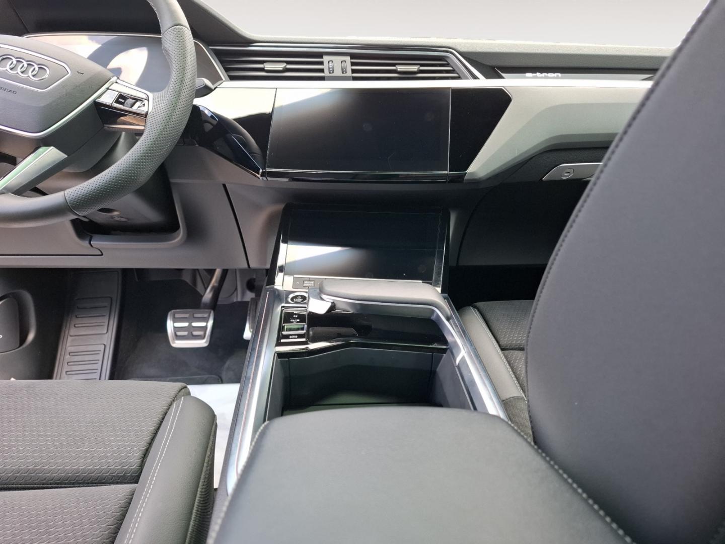 Image about Audi Q8 Sportback e-tron advanced 50 e-tron quattro