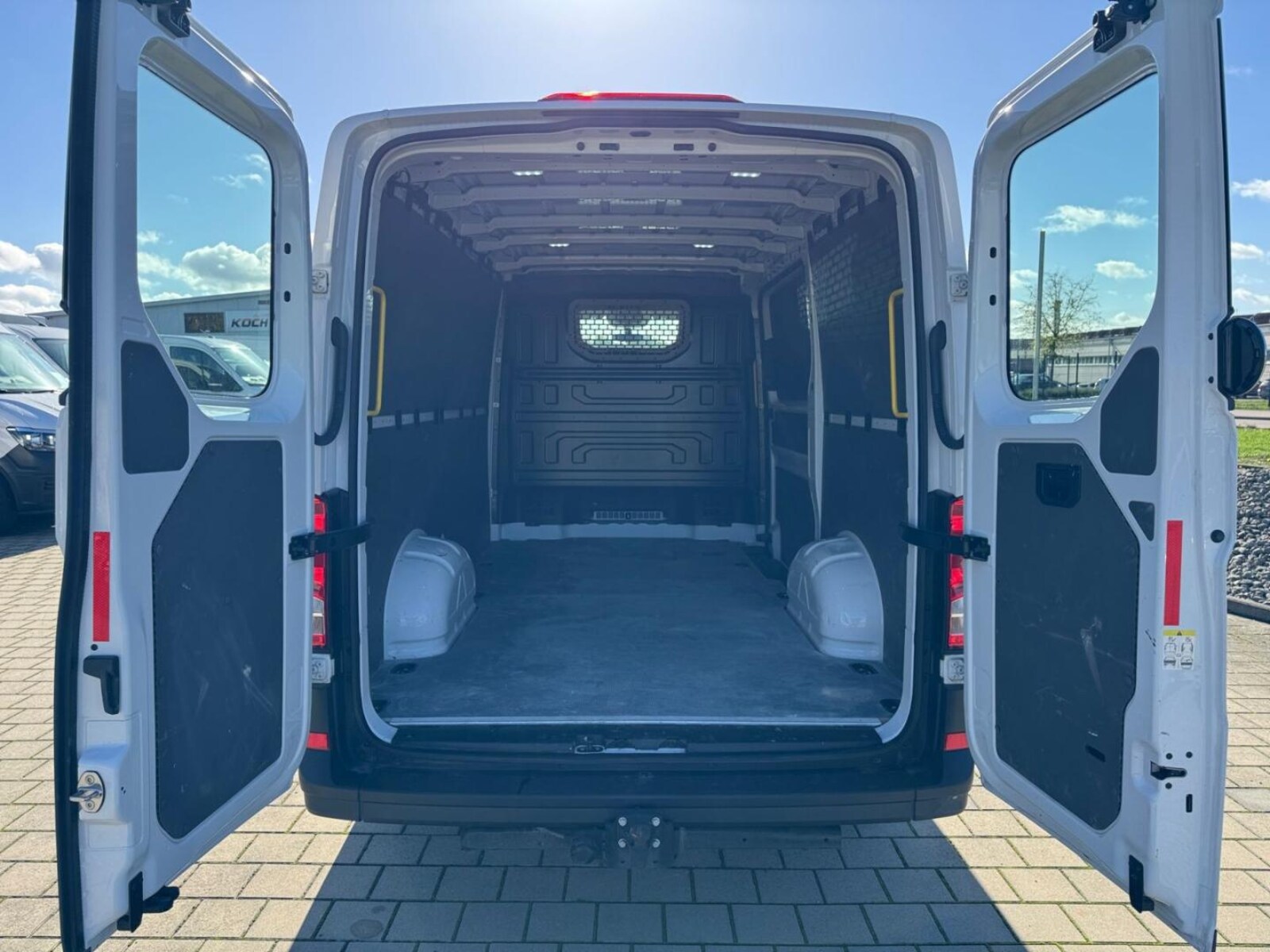 Volkswagen Crafter Kasten mittlerer Radstand – Bild 11