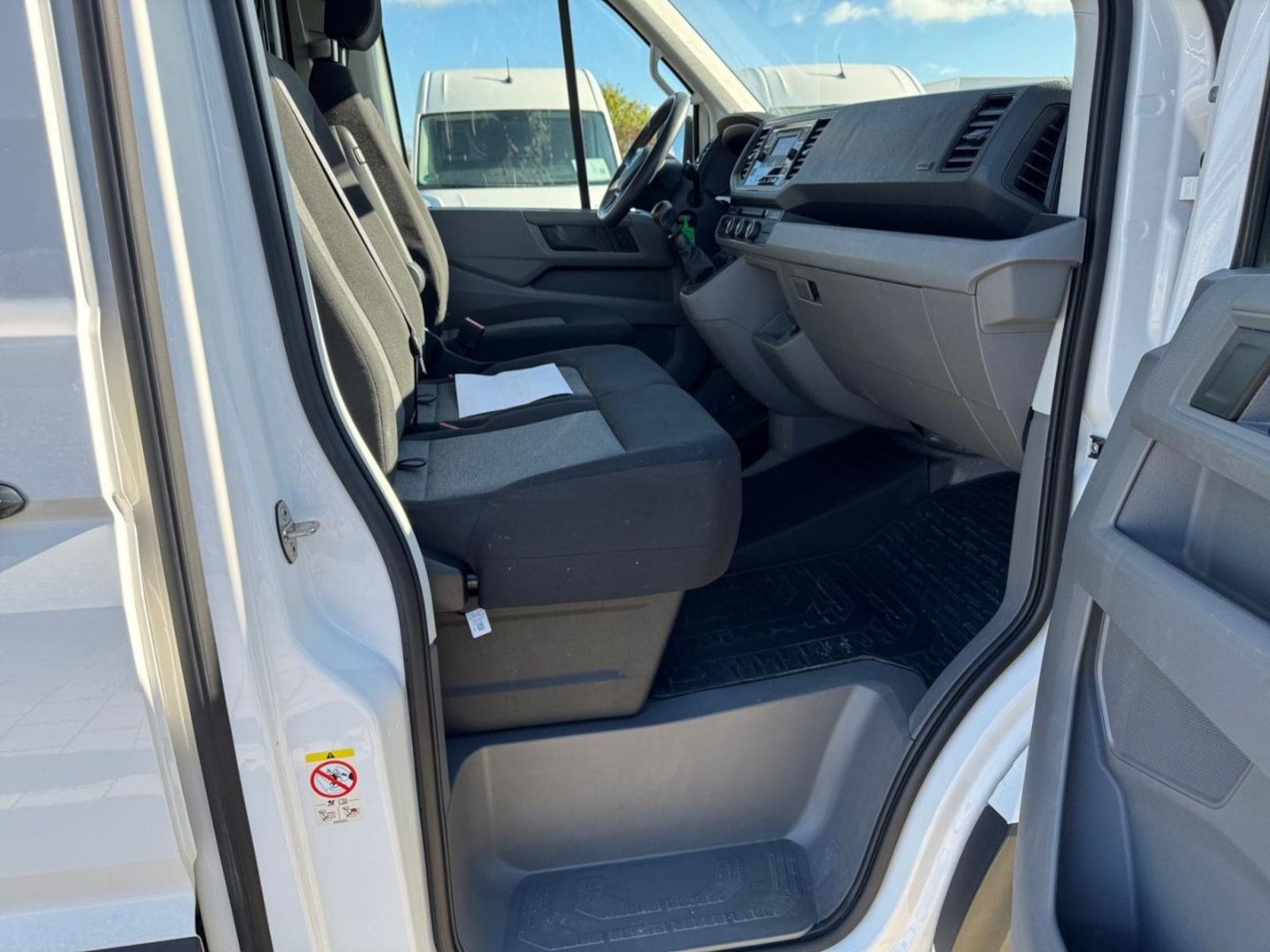 Volkswagen Crafter Kasten mittlerer Radstand – Bild 12