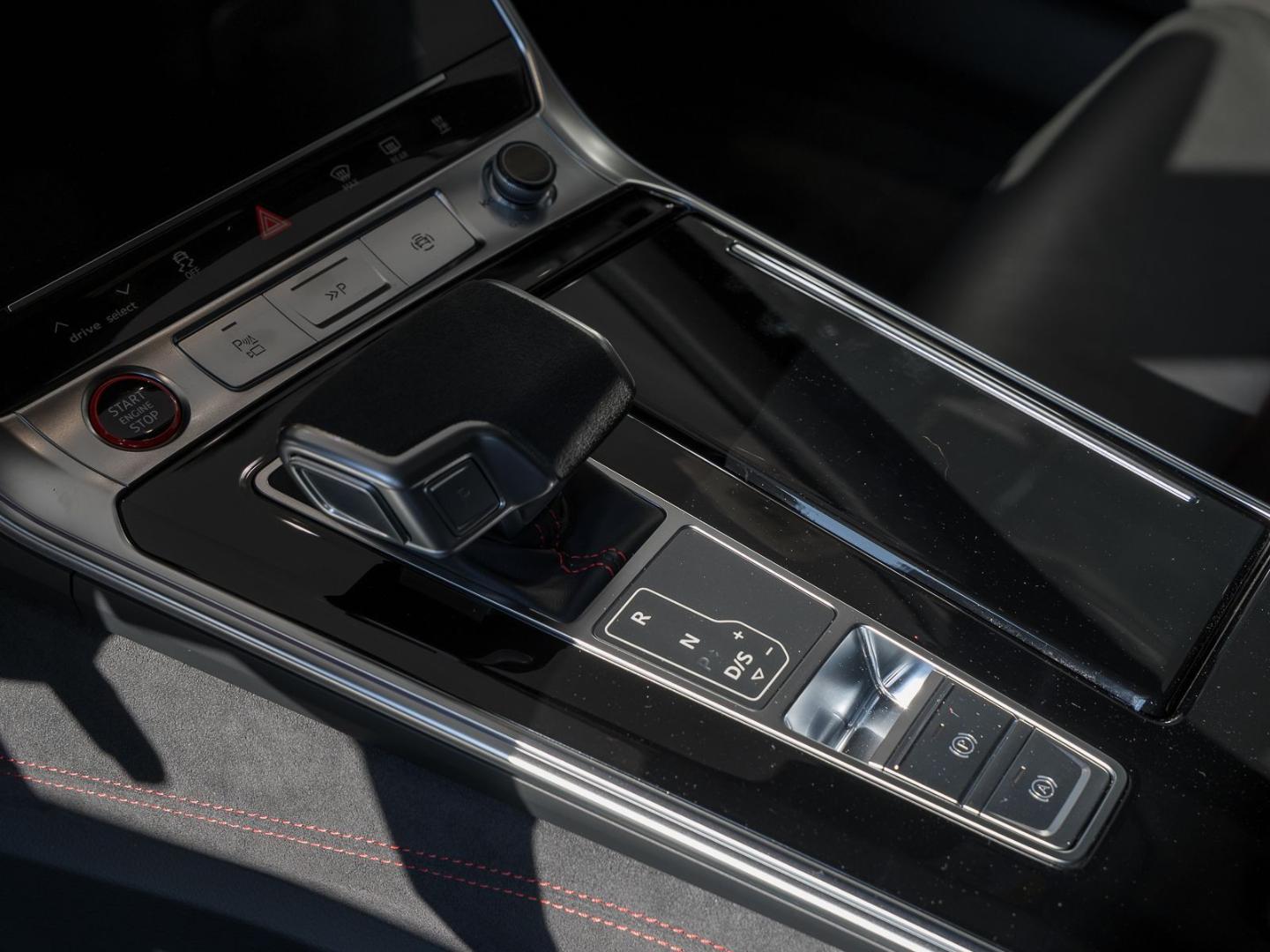 Image about Audi RS 6 Avant performance quattro tiptronic