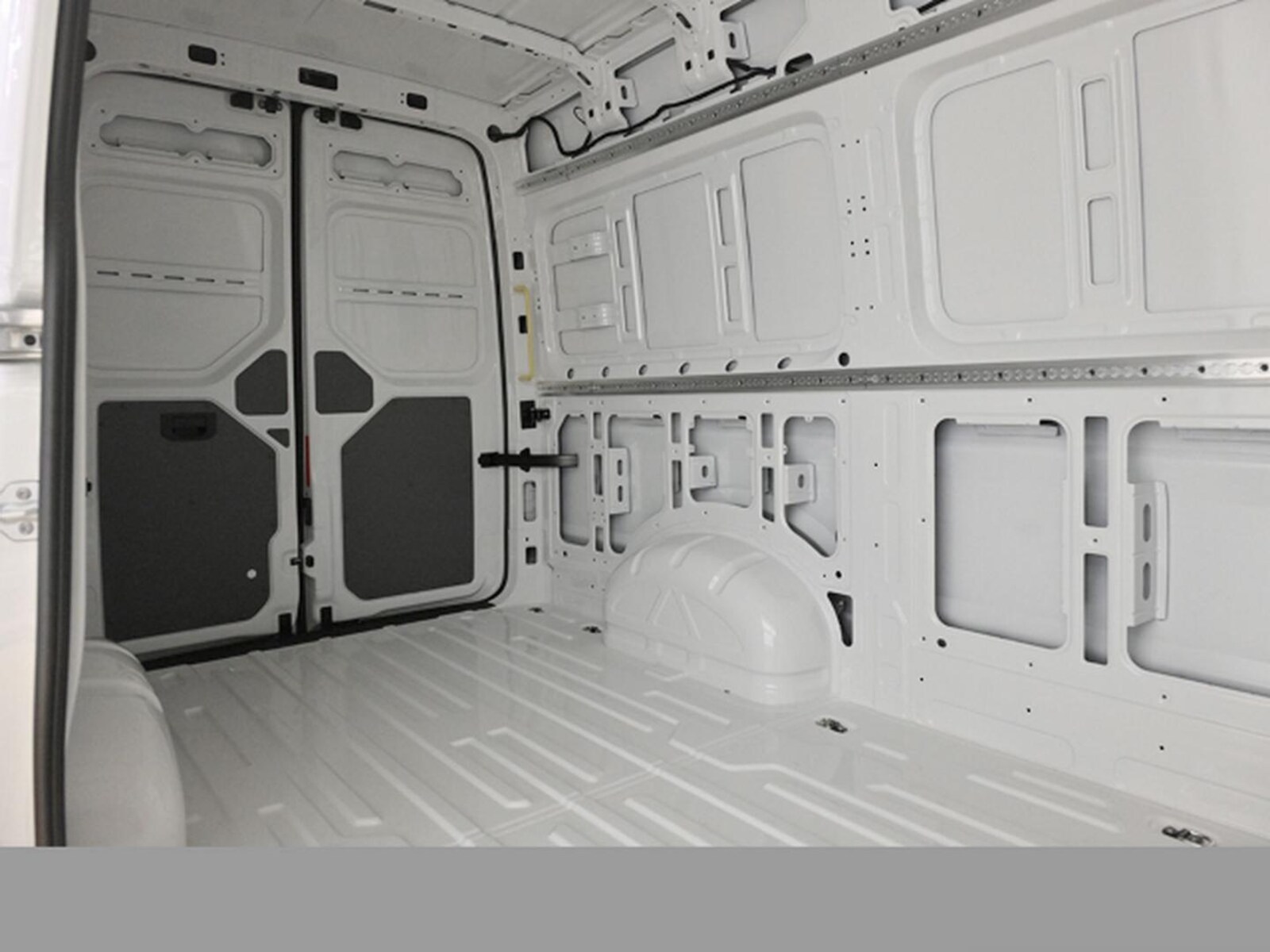 Volkswagen Crafter Kasten mittlerer Radstand – Bild 13