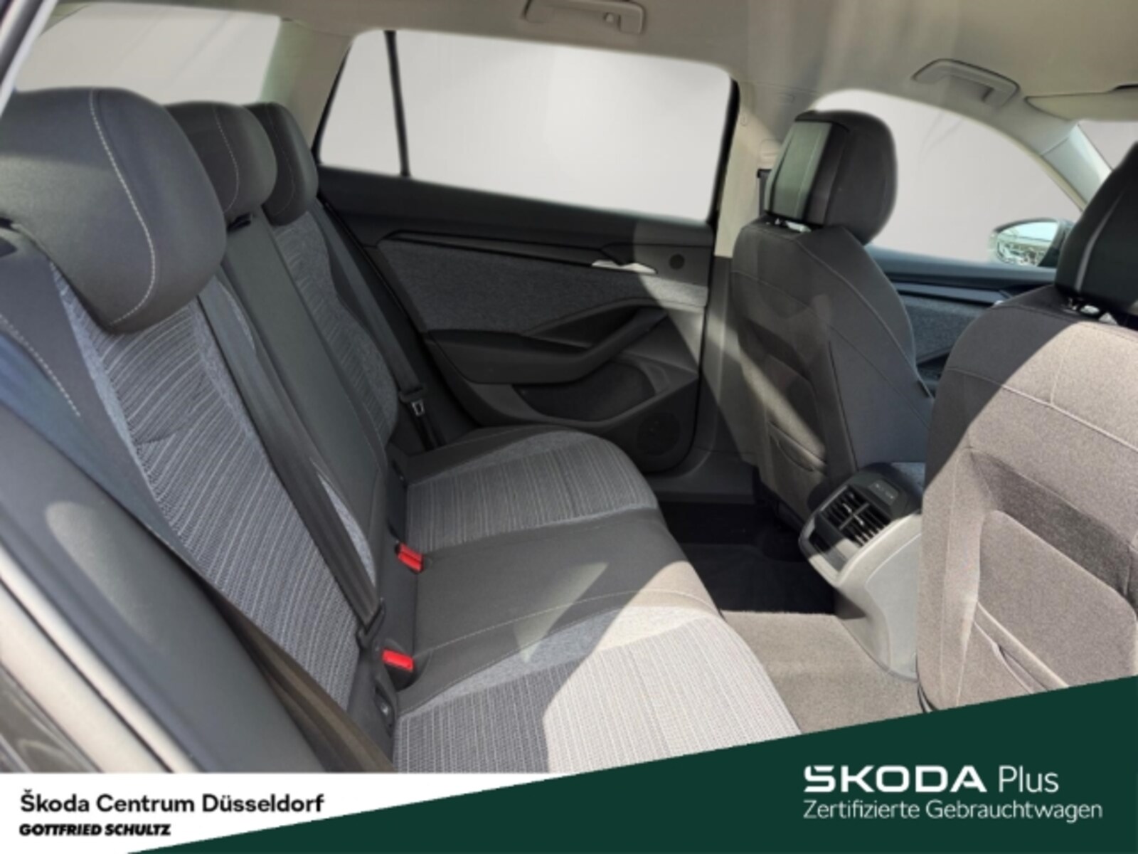 Škoda Superb Combi – Bild 8