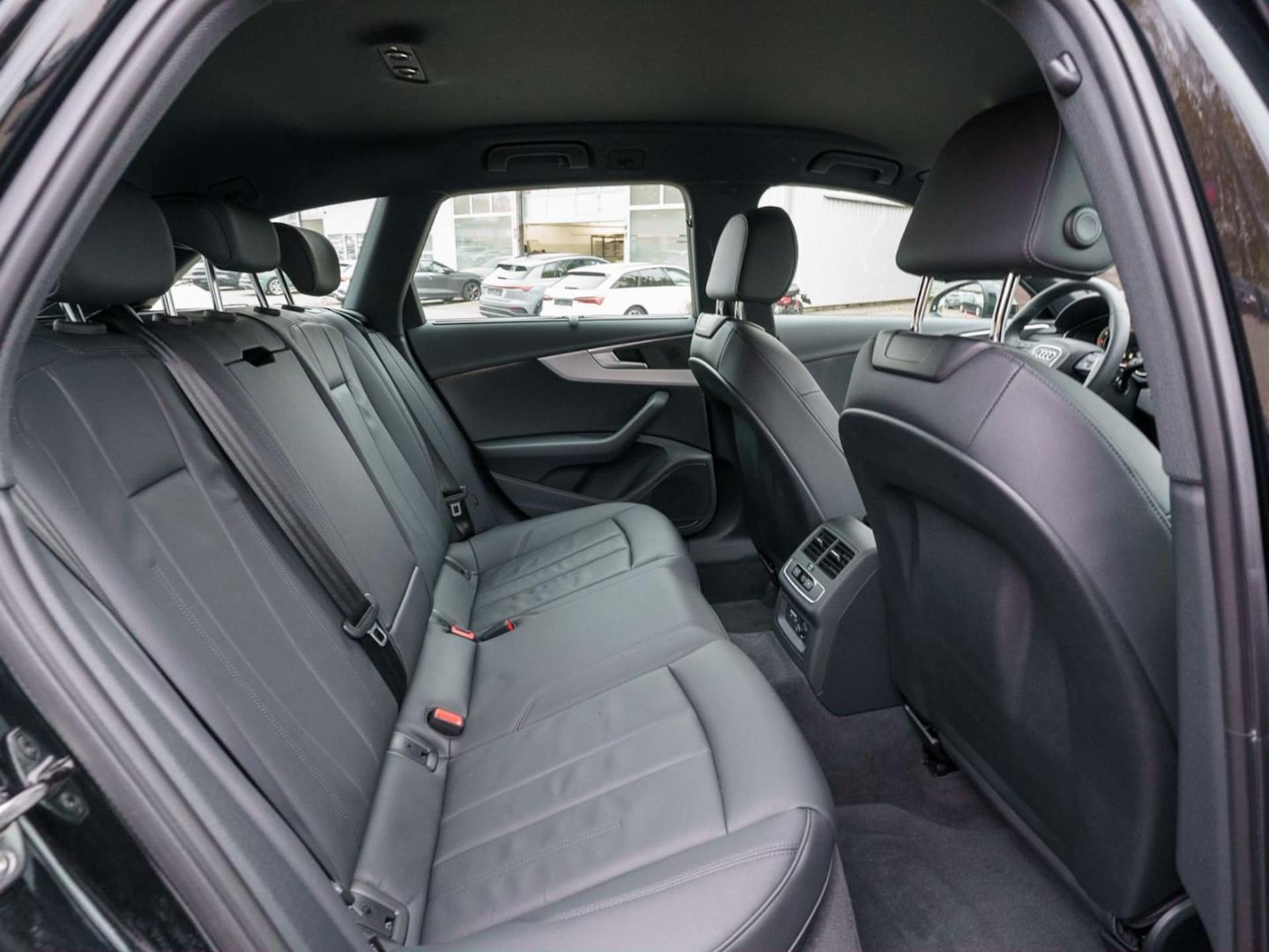 Audi A4 Avant S line