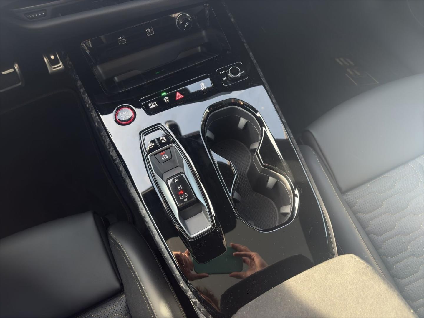 Bild über Audi RS 5 Limousine TFSI quattro 470 kW tiptronic - für weitere Informationen kontaktieren Sie den Audi Partner